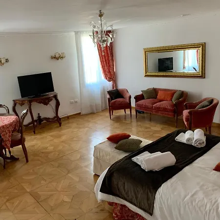 Konukevi Canal Riva De Biasio Venedik