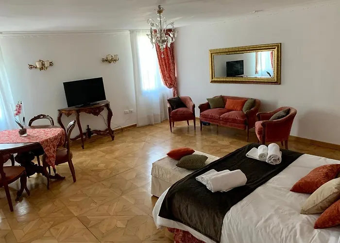 Konukevi Canal Riva De Biasio Venedik