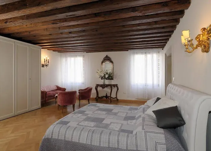 Konukevi Canal Riva De Biasio Venedik