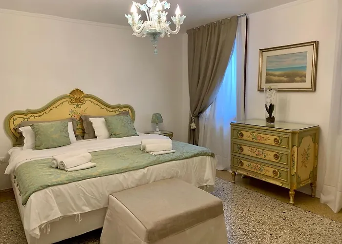 Canal Riva De Biasio Konukevi Venedik