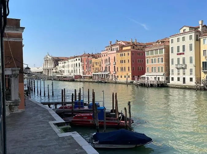 Konukevi Canal Riva De Biasio