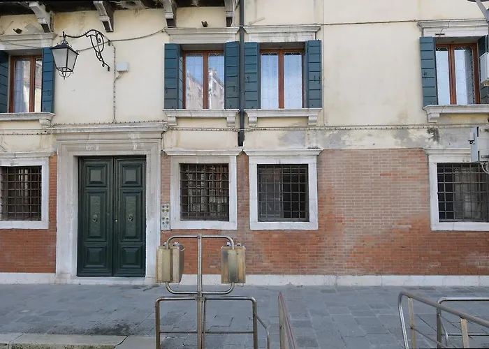 Canal Riva De Biasio Konukevi