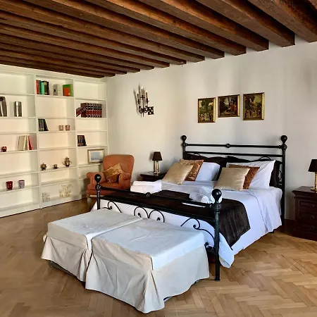 Canal Riva De Biasio Guest house