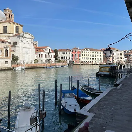 Canal Riva De Biasio Guest house