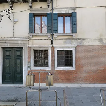 Canal Riva De Biasio Guest house