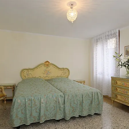 Canal Riva De Biasio Guest house