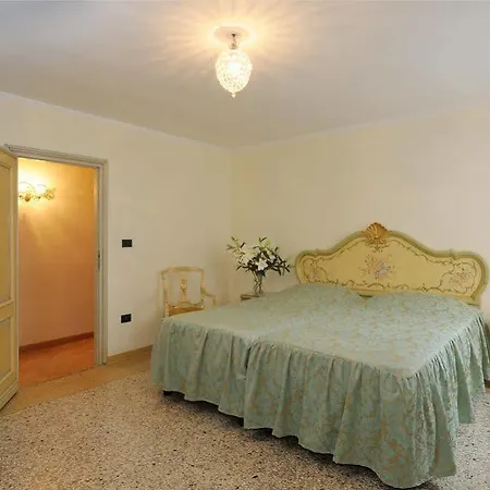 Canal Riva De Biasio Guest house